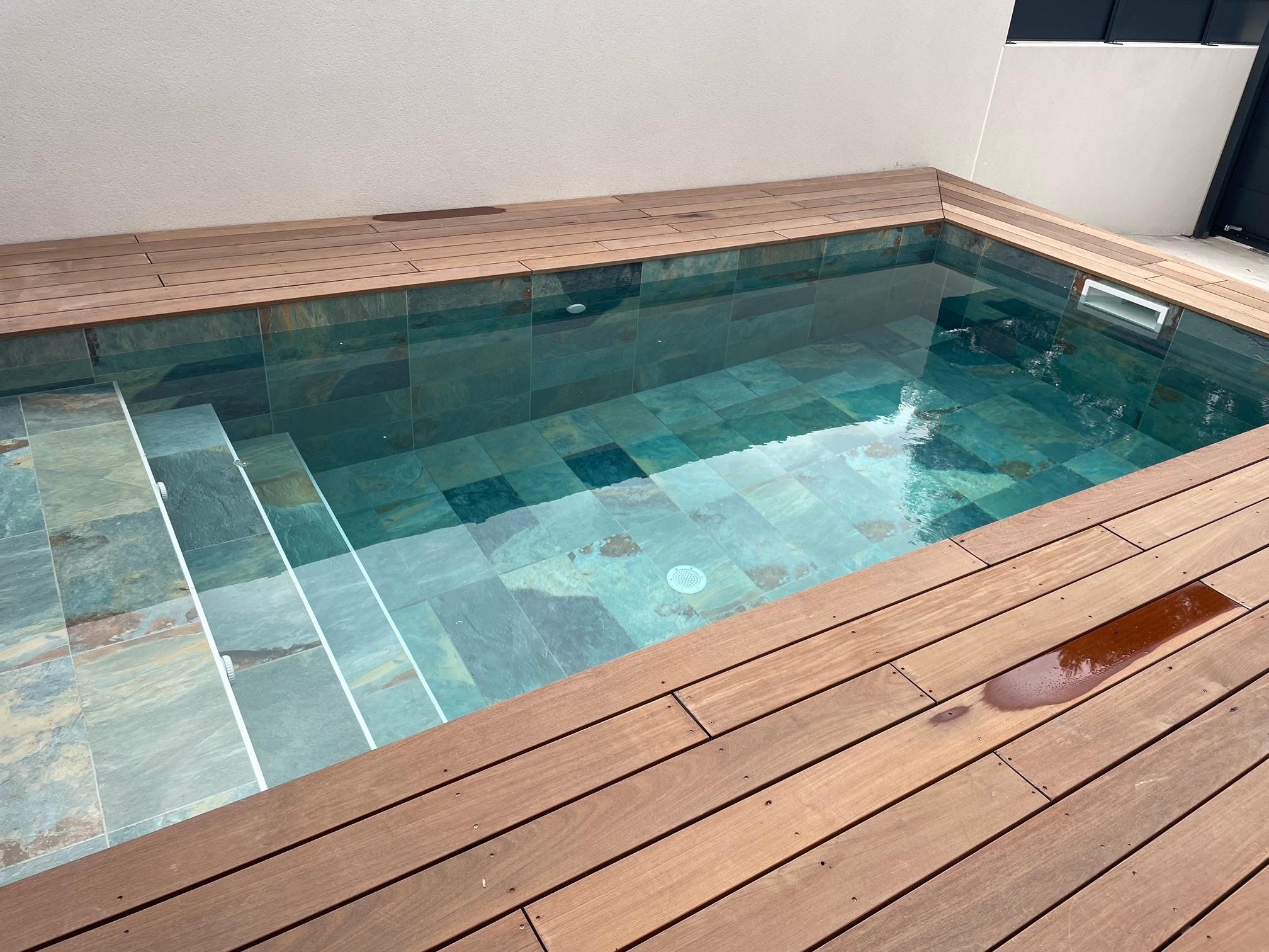 Carrelage piscine effet pierre naturelle ANTI DERAPANT - R11-  OXFORD BALI VERT 30x60 cm - 1.44 m² - 1
