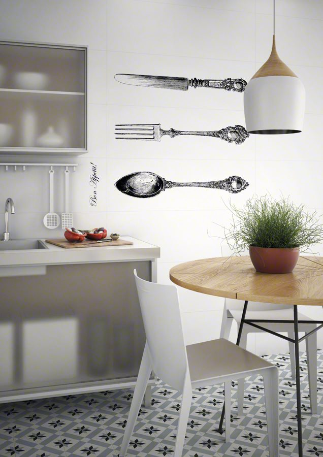 Carreau de ciment noir et blanc avec motifs géométriques 20x20 cm dans une cuisine moderne blanche avec meubles sans poignées et déco minimaliste