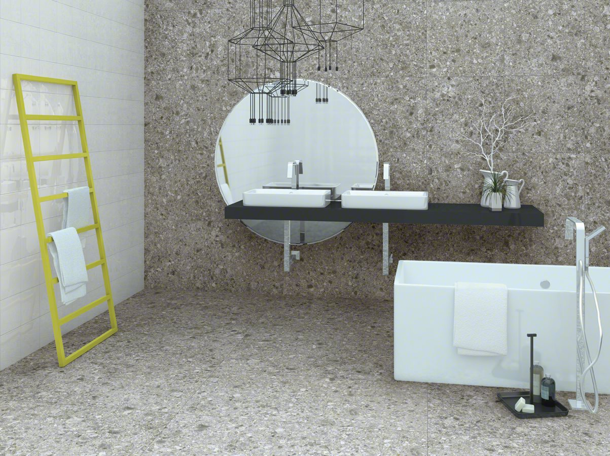 Terrazzo gris avec nuances blanches et noires 60x60 cm dans une salle de bain blanche avec échelle jaune et accessoires contemporains