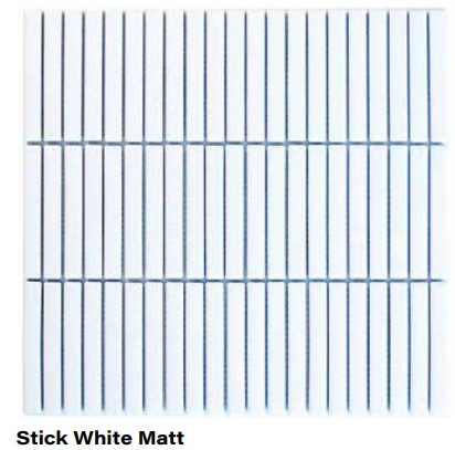 Carrelage uni blanc mat avec lignes fines verticales pour un design contemporain et épuré