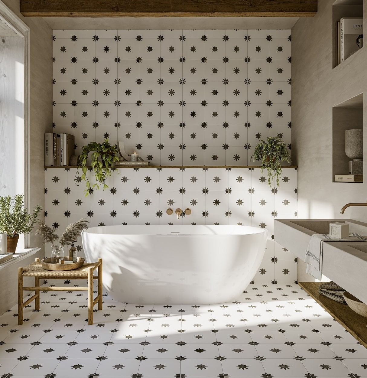 Carreau de ciment blanc motifs étoilés 45x45 cm dans une salle de bain épurée avec baignoire et éléments en bois naturel