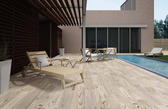 Carrelage imitation bois véritable pour terrasse de piscine extérieure